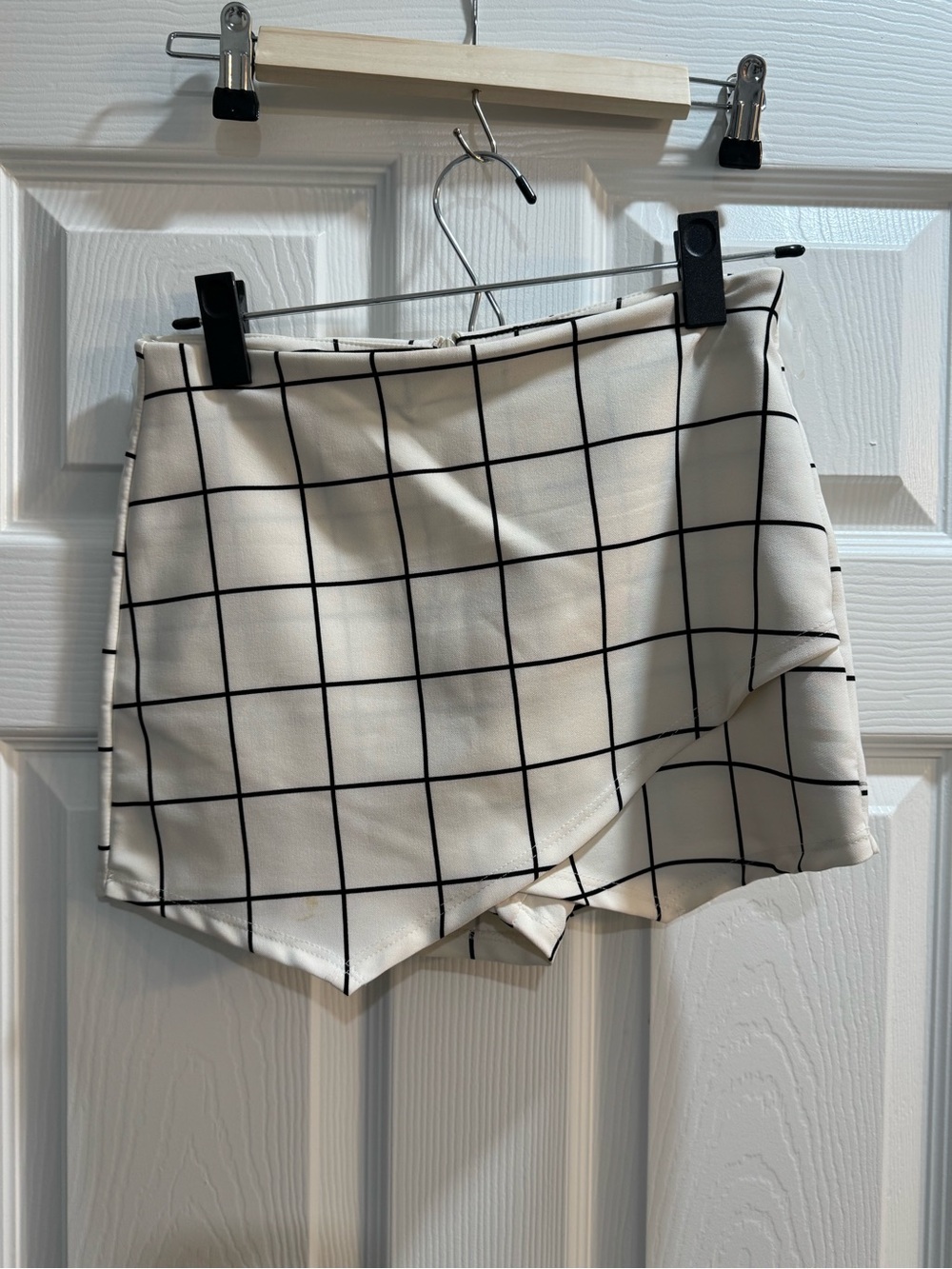American Threads White Grid Wrap-Front Skort